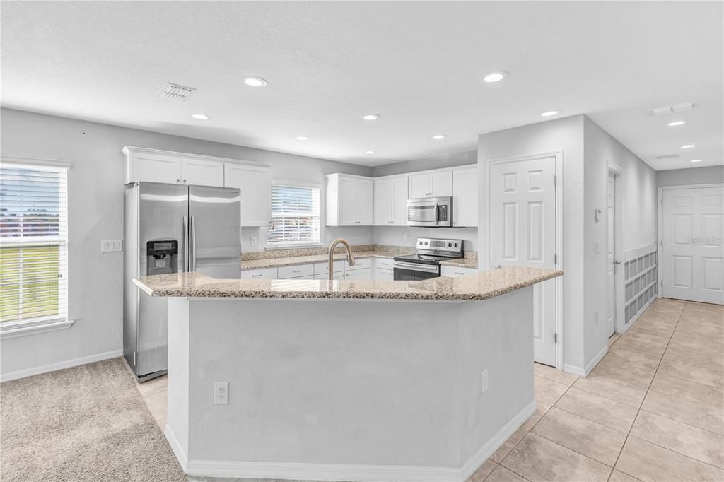 待售: $275,000 (3 贝兹, 2 浴室, 1801 平方英尺)