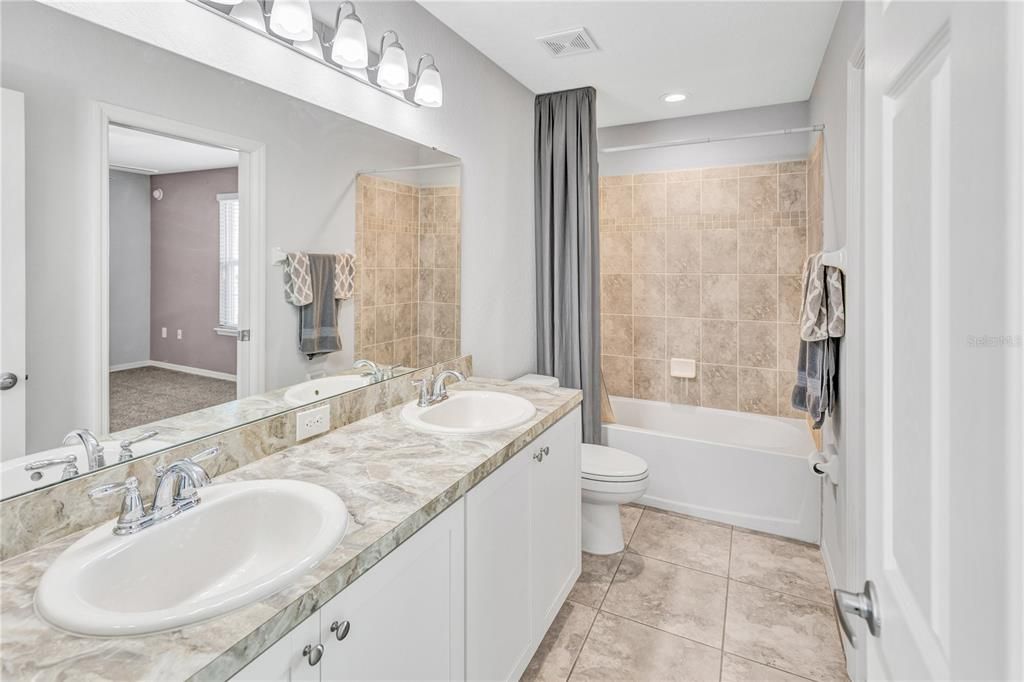 待售: $275,000 (3 贝兹, 2 浴室, 1801 平方英尺)