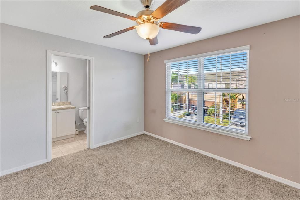 待售: $275,000 (3 贝兹, 2 浴室, 1801 平方英尺)