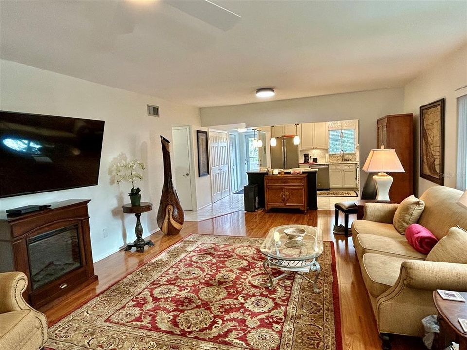 待售: $249,900 (2 贝兹, 2 浴室, 1400 平方英尺)