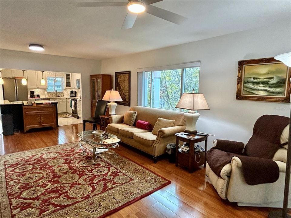 待售: $249,900 (2 贝兹, 2 浴室, 1400 平方英尺)