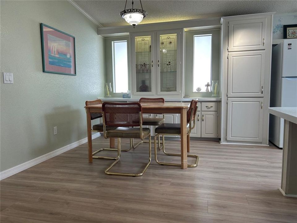 For Sale: $149,000 (2 beds, 2 baths, 1176 Square Feet)