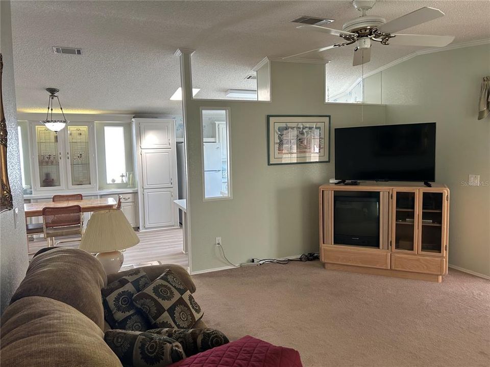 For Sale: $149,000 (2 beds, 2 baths, 1176 Square Feet)