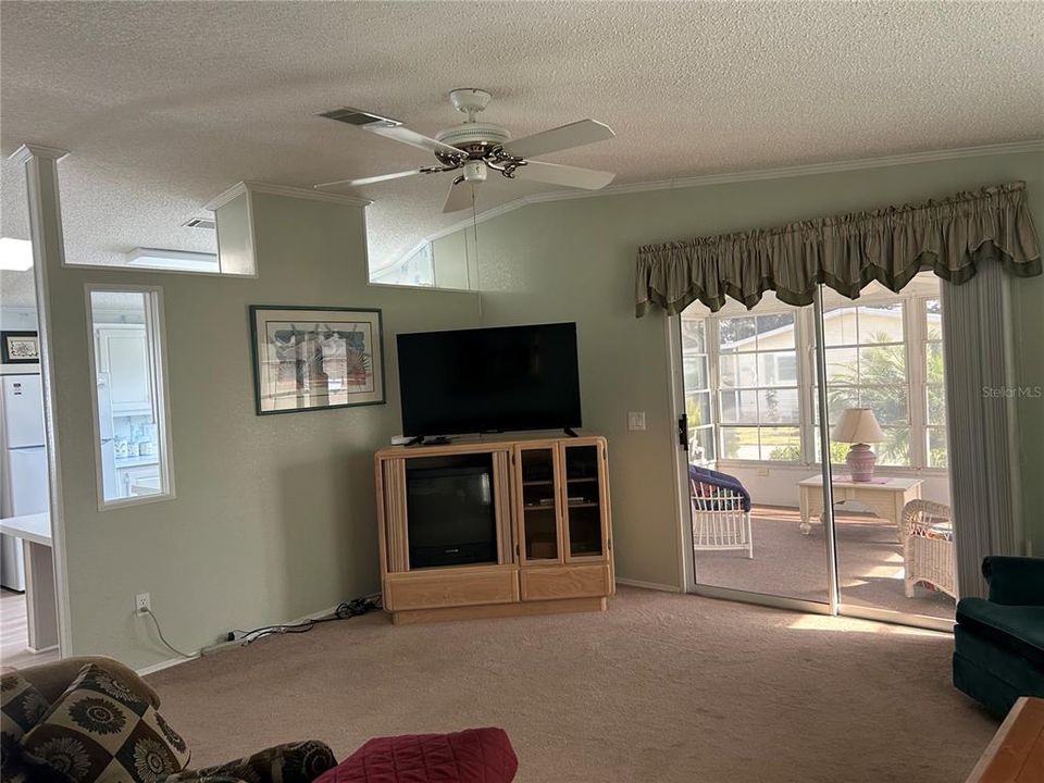 For Sale: $149,000 (2 beds, 2 baths, 1176 Square Feet)