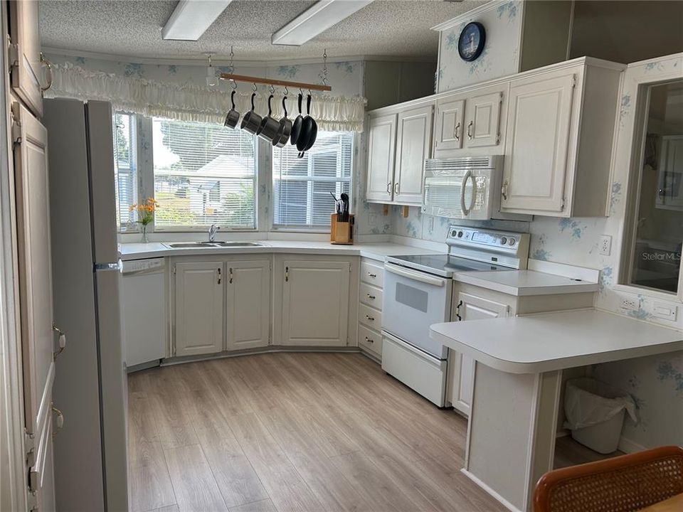 For Sale: $149,000 (2 beds, 2 baths, 1176 Square Feet)