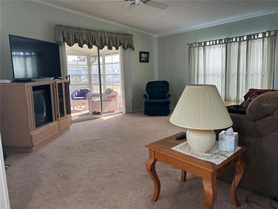 For Sale: $149,000 (2 beds, 2 baths, 1176 Square Feet)