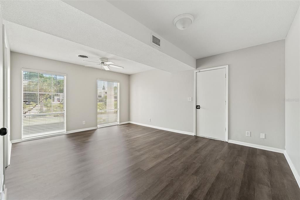 For Sale: $435,000 (3 beds, 2 baths, 1575 Square Feet)