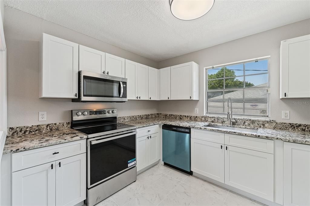 For Sale: $435,000 (3 beds, 2 baths, 1575 Square Feet)