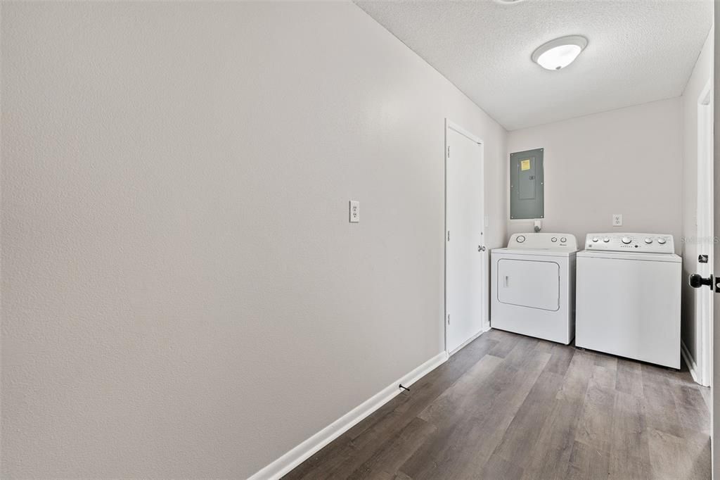 For Sale: $435,000 (3 beds, 2 baths, 1575 Square Feet)