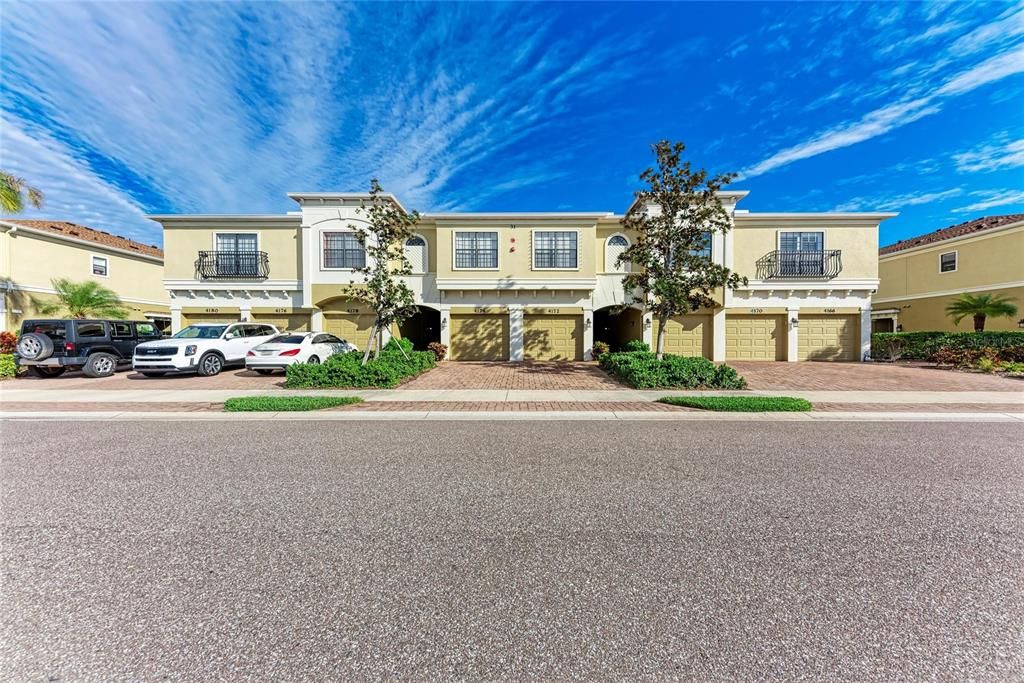 На продажу: $274,900 (2 спален, 2 ванн, 1228 Квадратных фут)