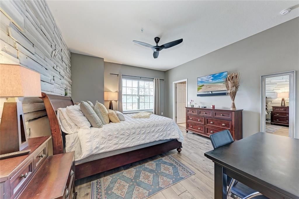 На продажу: $274,900 (2 спален, 2 ванн, 1228 Квадратных фут)