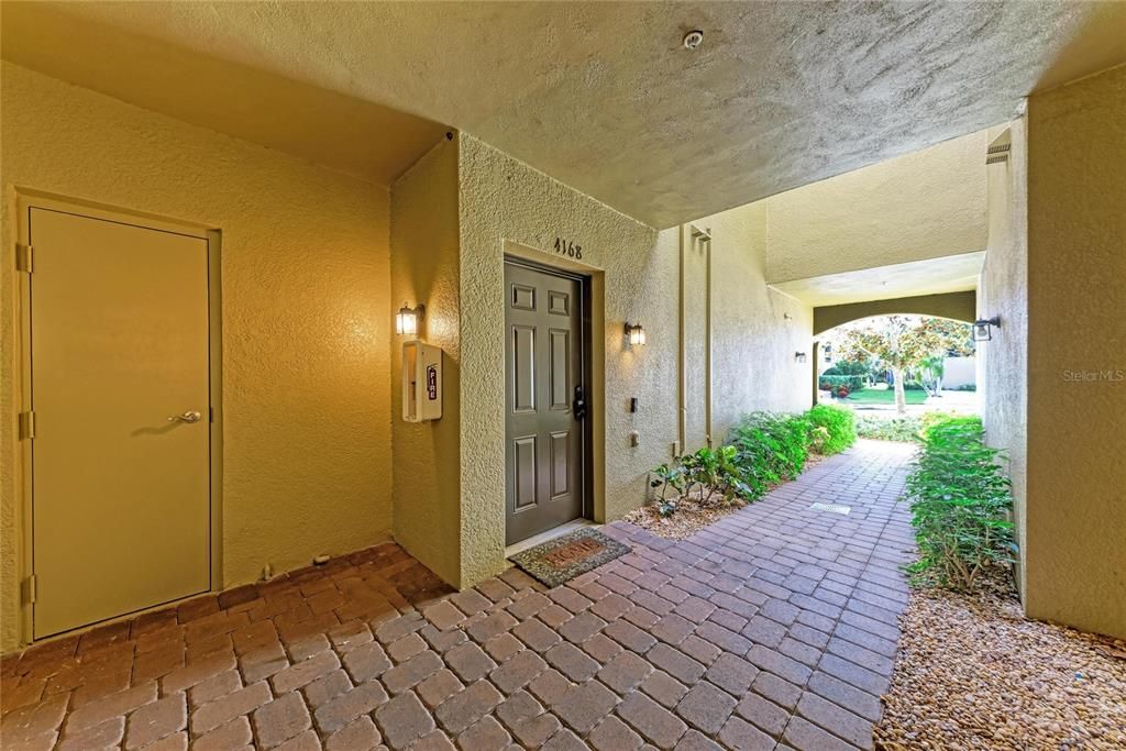 На продажу: $274,900 (2 спален, 2 ванн, 1228 Квадратных фут)