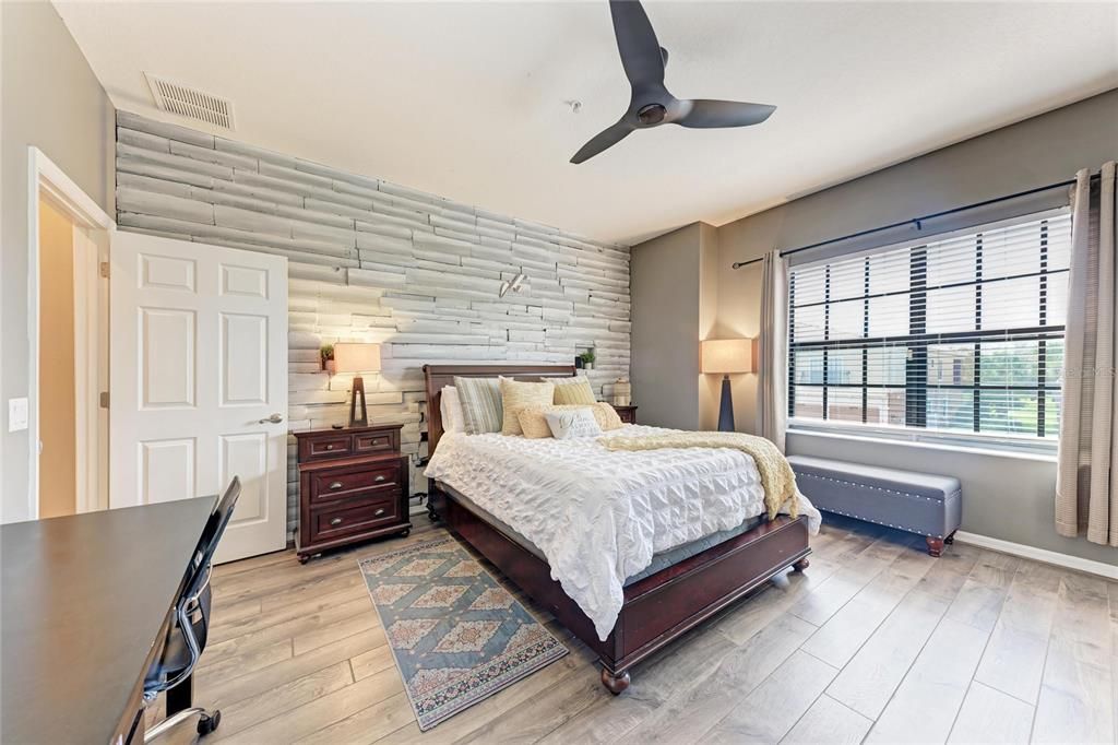 На продажу: $274,900 (2 спален, 2 ванн, 1228 Квадратных фут)