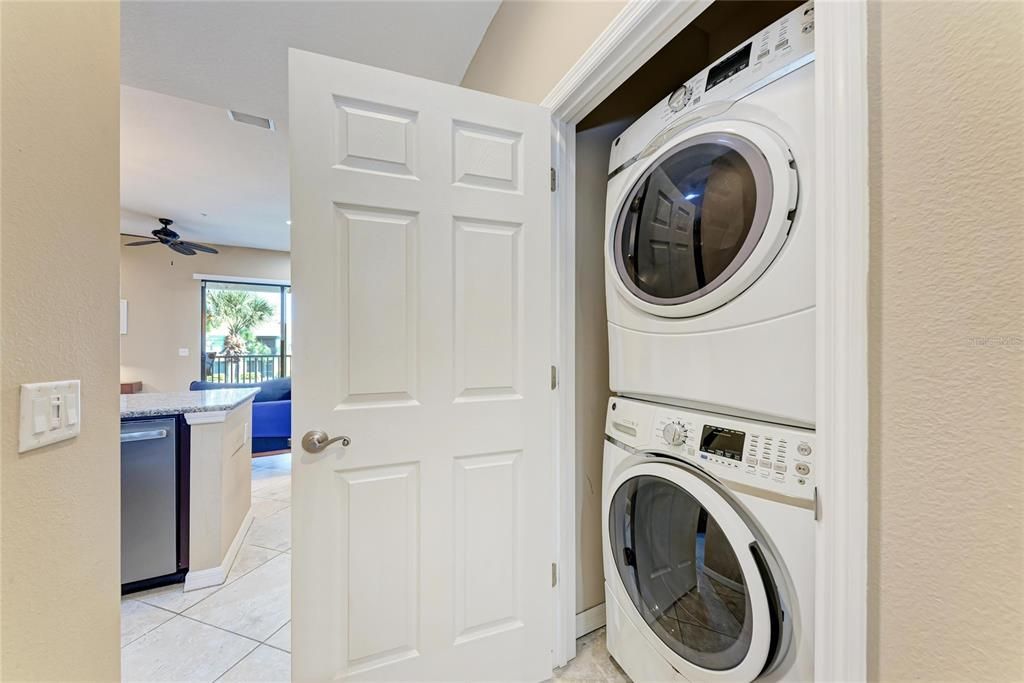 На продажу: $274,900 (2 спален, 2 ванн, 1228 Квадратных фут)