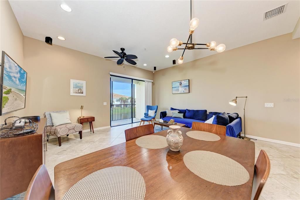 На продажу: $274,900 (2 спален, 2 ванн, 1228 Квадратных фут)