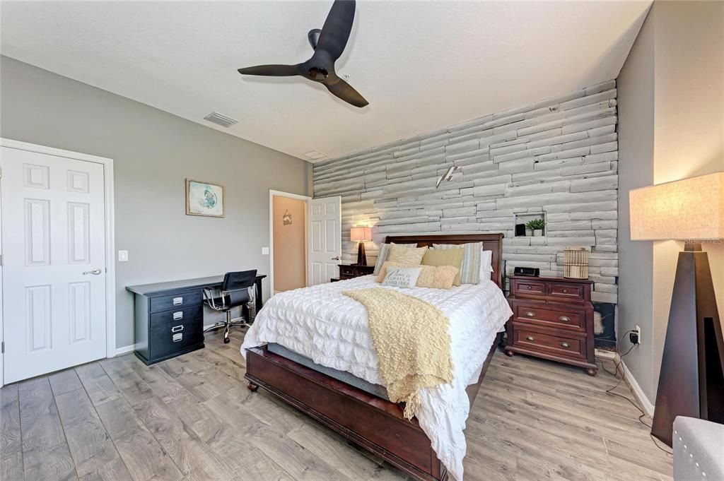 На продажу: $274,900 (2 спален, 2 ванн, 1228 Квадратных фут)