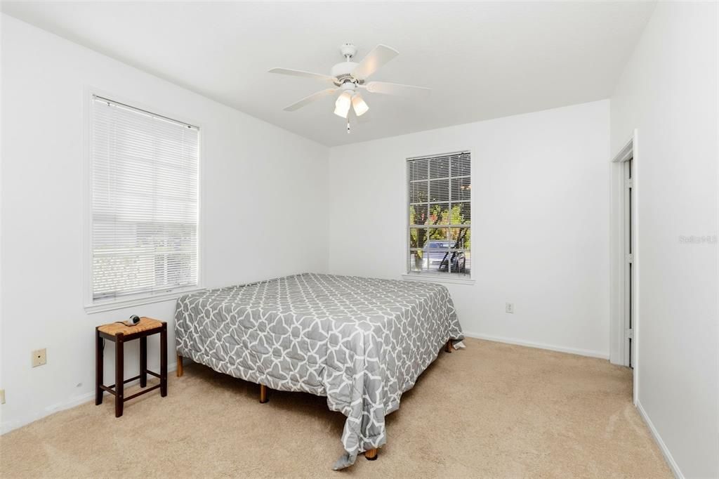 На продажу: $389,000 (2 спален, 2 ванн, 1320 Квадратных фут)