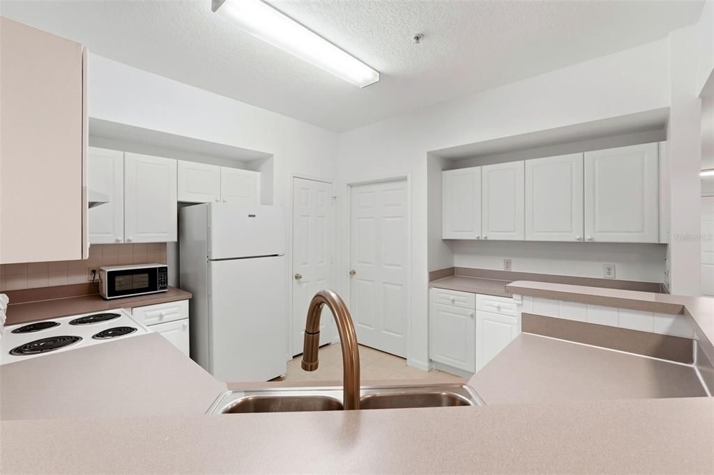 На продажу: $389,000 (2 спален, 2 ванн, 1320 Квадратных фут)