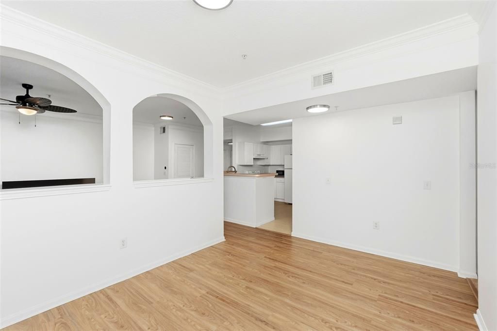 На продажу: $389,000 (2 спален, 2 ванн, 1320 Квадратных фут)