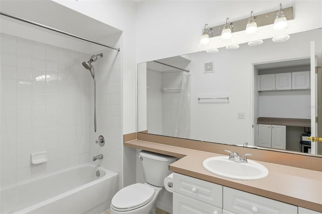 На продажу: $389,000 (2 спален, 2 ванн, 1320 Квадратных фут)