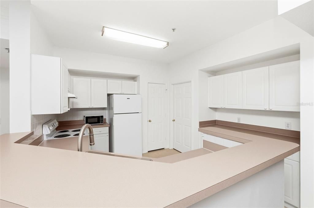 На продажу: $389,000 (2 спален, 2 ванн, 1320 Квадратных фут)