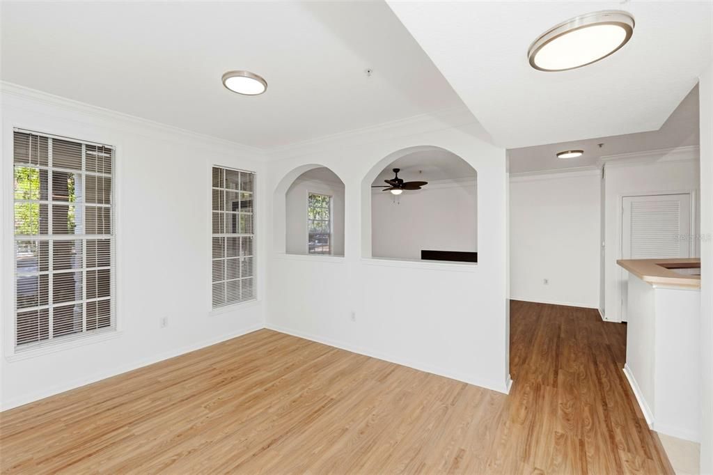 На продажу: $389,000 (2 спален, 2 ванн, 1320 Квадратных фут)