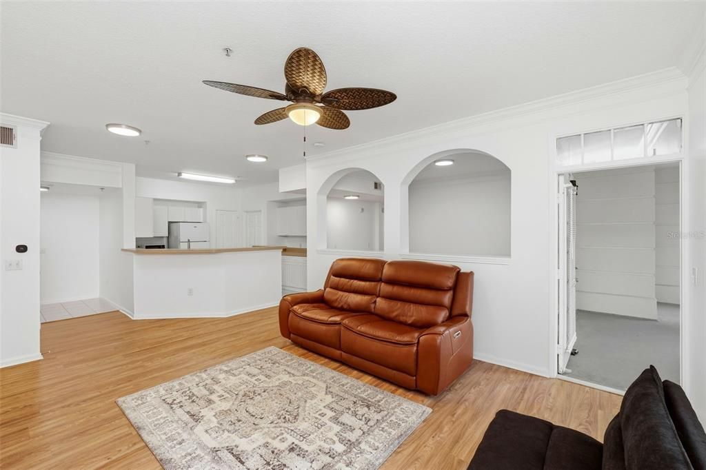 На продажу: $389,000 (2 спален, 2 ванн, 1320 Квадратных фут)