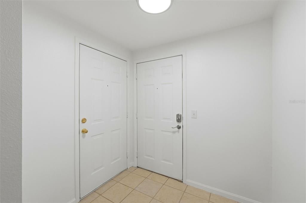 На продажу: $389,000 (2 спален, 2 ванн, 1320 Квадратных фут)