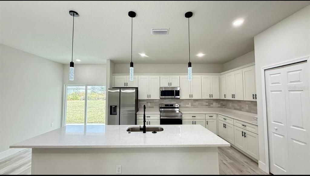 For Sale: $299,000 (4 beds, 2 baths, 1816 Square Feet)