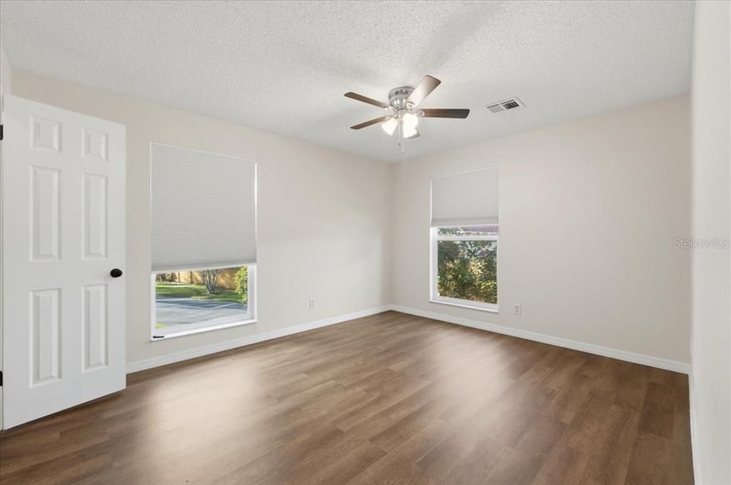 待售: $215,000 (3 贝兹, 2 浴室, 1294 平方英尺)