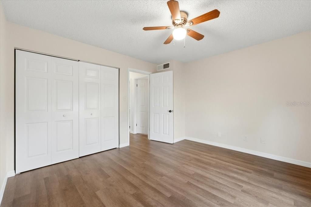 待售: $215,000 (3 贝兹, 2 浴室, 1294 平方英尺)