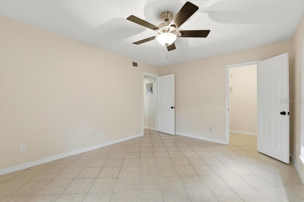 待售: $215,000 (3 贝兹, 2 浴室, 1294 平方英尺)