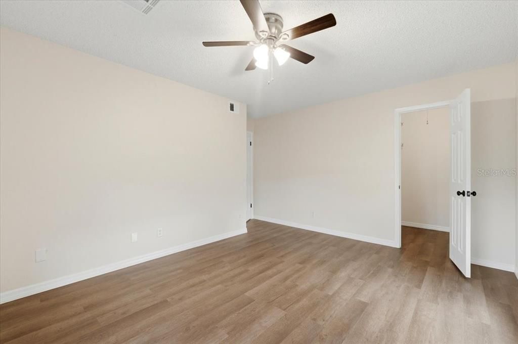 待售: $215,000 (3 贝兹, 2 浴室, 1294 平方英尺)