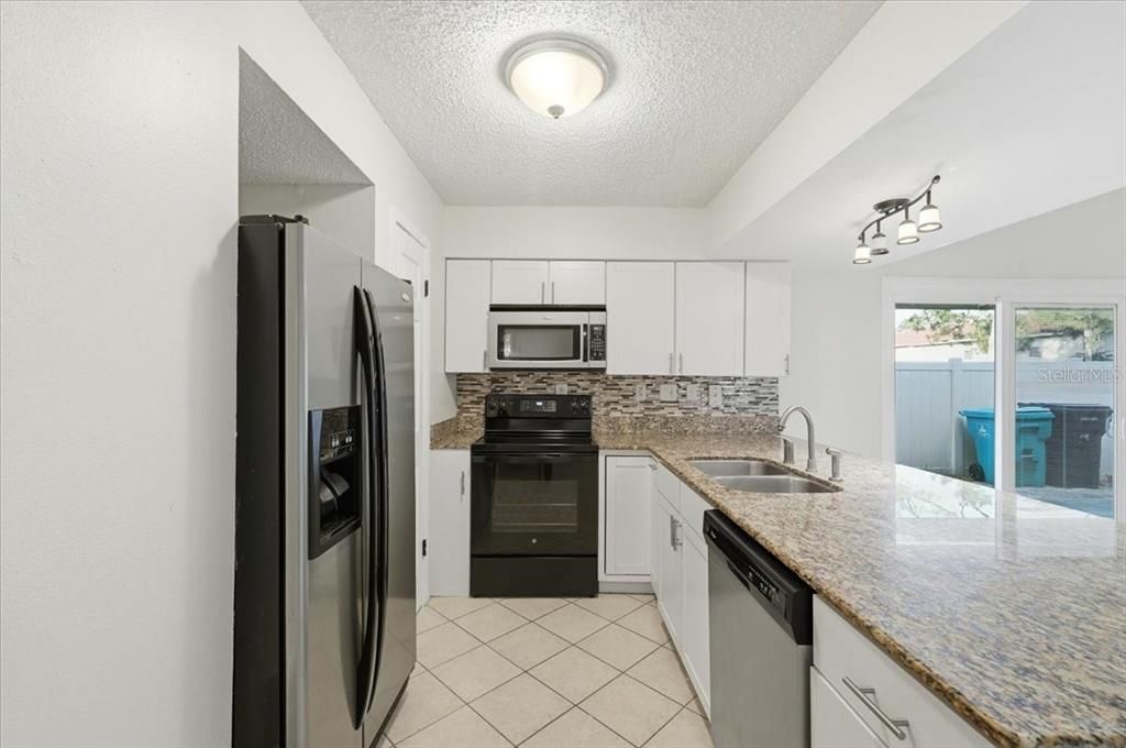 待售: $215,000 (3 贝兹, 2 浴室, 1294 平方英尺)