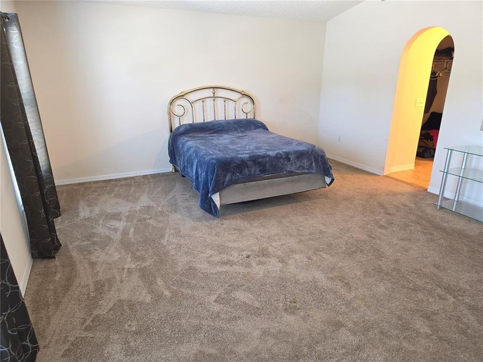 En Venta: $415,000 (4 camas, 2 baños, 2800 Pies cuadrados)