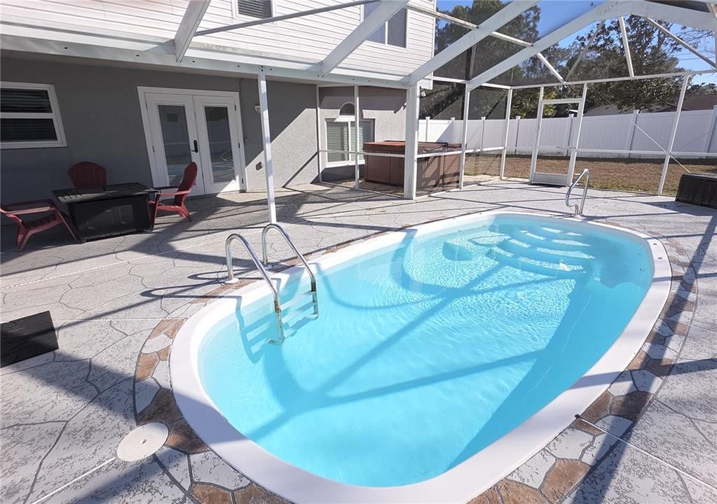 En Venta: $415,000 (4 camas, 2 baños, 2800 Pies cuadrados)