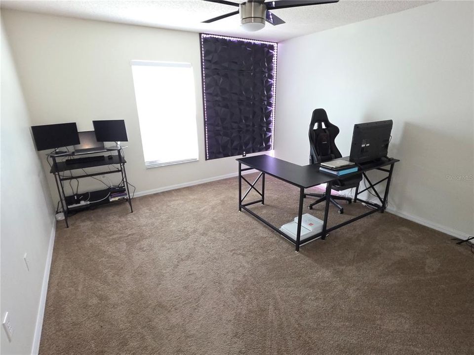 En Venta: $415,000 (4 camas, 2 baños, 2800 Pies cuadrados)