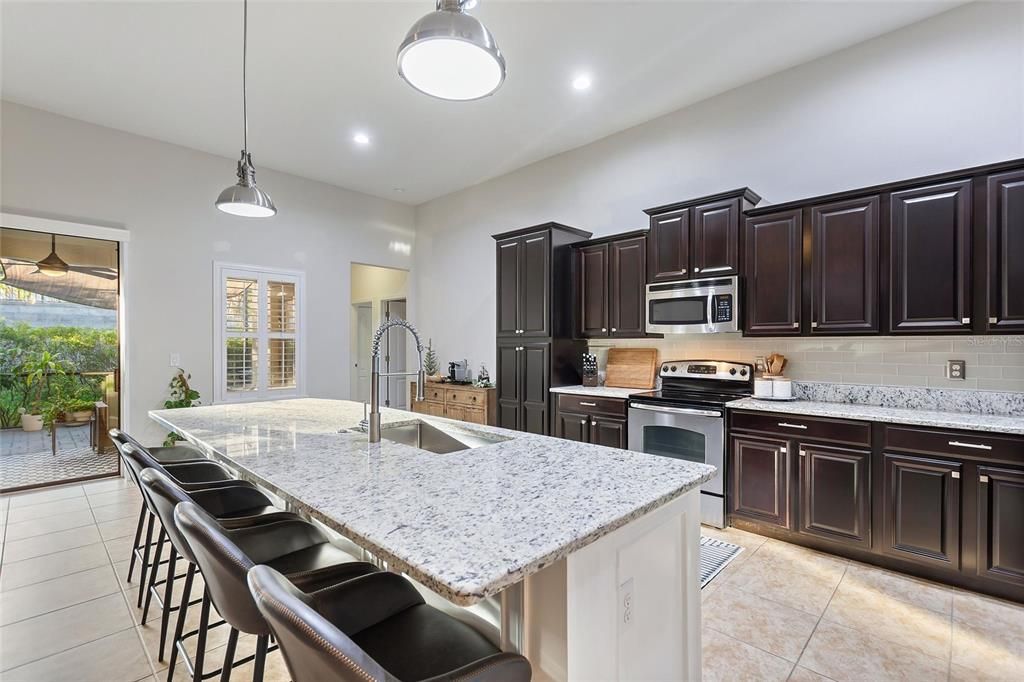 En Venta: $499,000 (4 camas, 3 baños, 2381 Pies cuadrados)