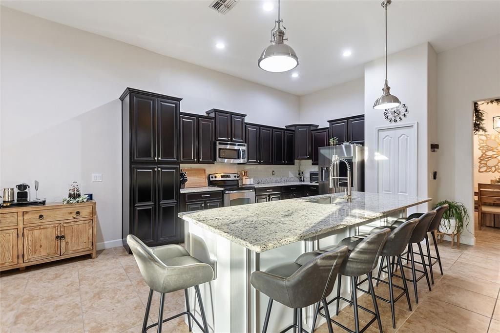 En Venta: $499,000 (4 camas, 3 baños, 2381 Pies cuadrados)