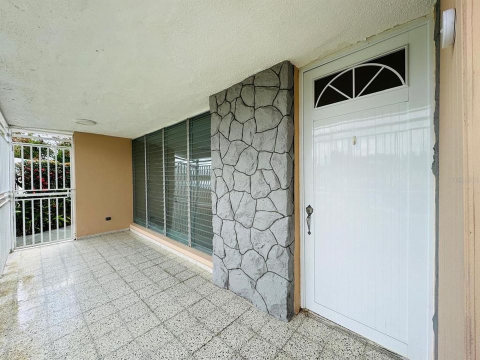 В аренду: $950 (2 спален, 1 ванн, 890 Квадратных фут)