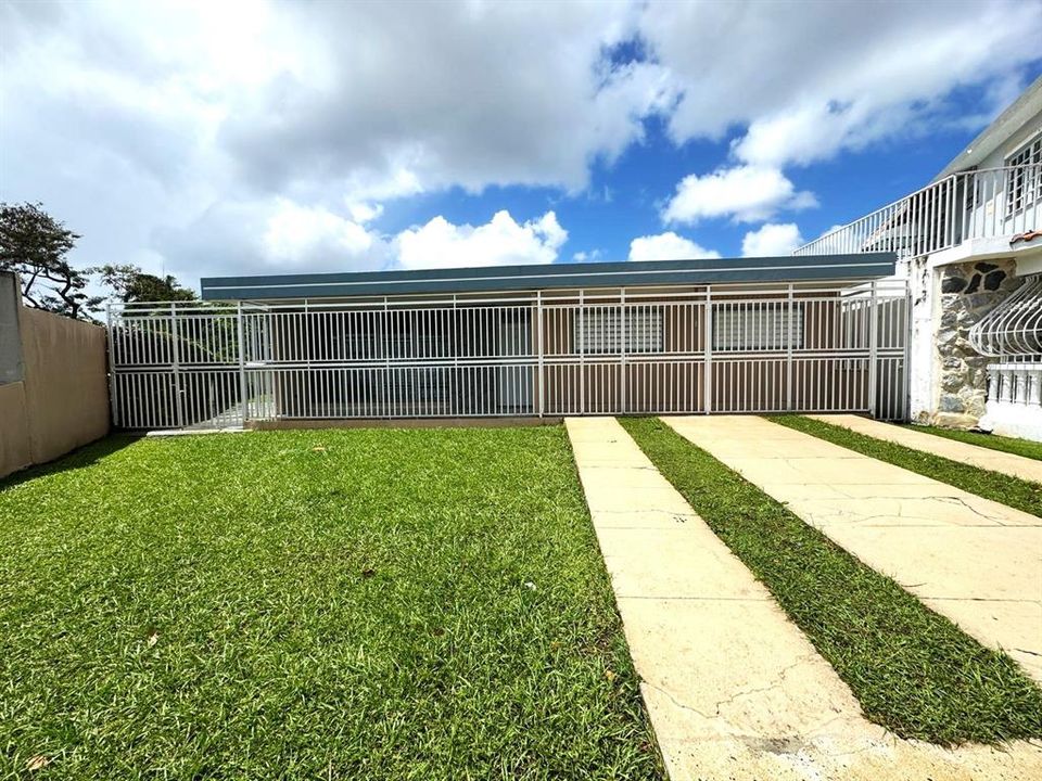 В аренду: $950 (2 спален, 1 ванн, 890 Квадратных фут)