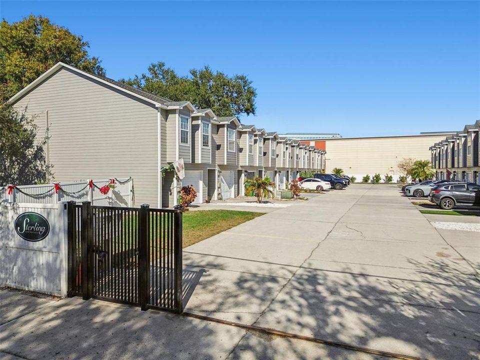 待售: $325,000 (2 贝兹, 2 浴室, 1274 平方英尺)