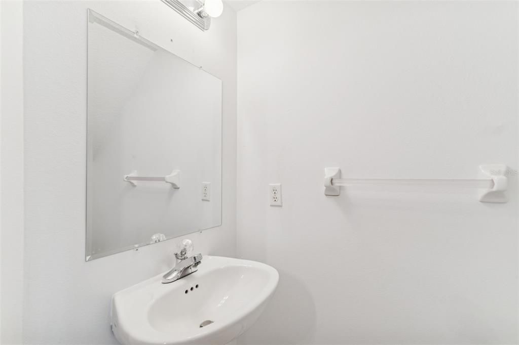 待售: $325,000 (2 贝兹, 2 浴室, 1274 平方英尺)