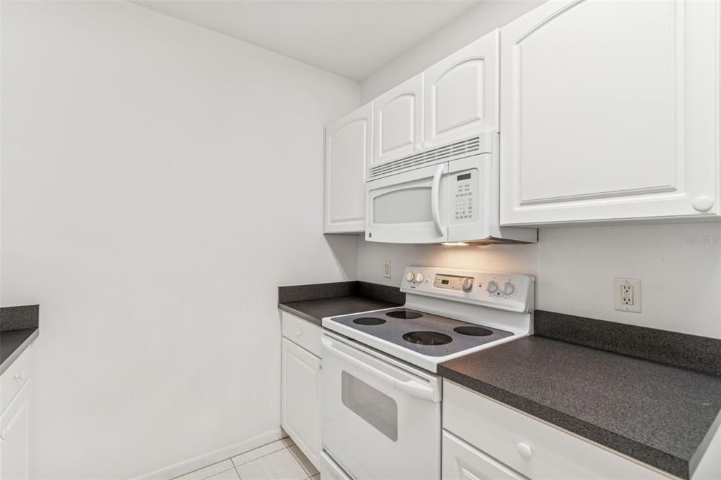 待售: $325,000 (2 贝兹, 2 浴室, 1274 平方英尺)