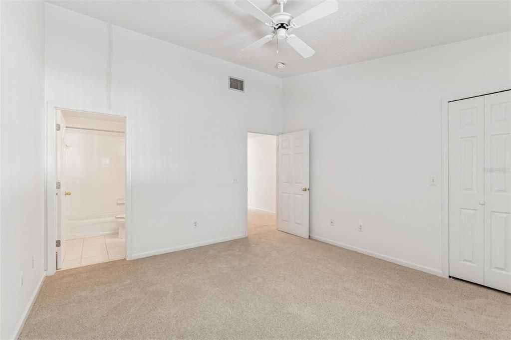 待售: $325,000 (2 贝兹, 2 浴室, 1274 平方英尺)