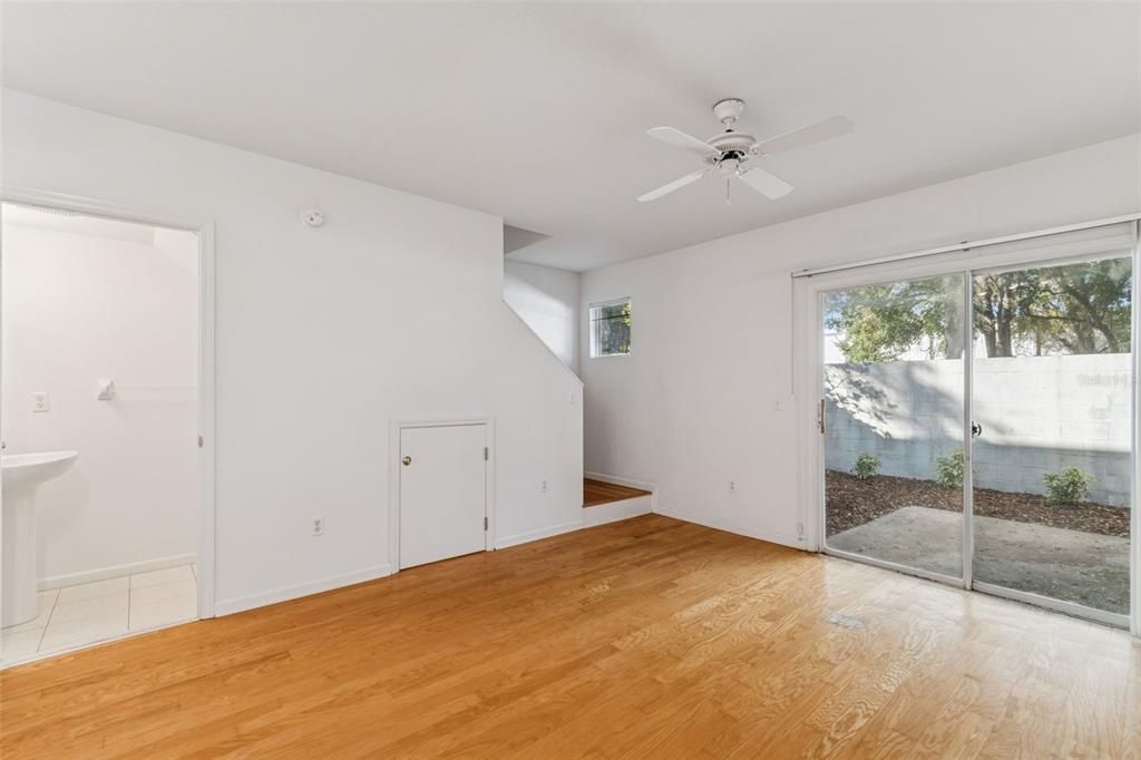 待售: $325,000 (2 贝兹, 2 浴室, 1274 平方英尺)