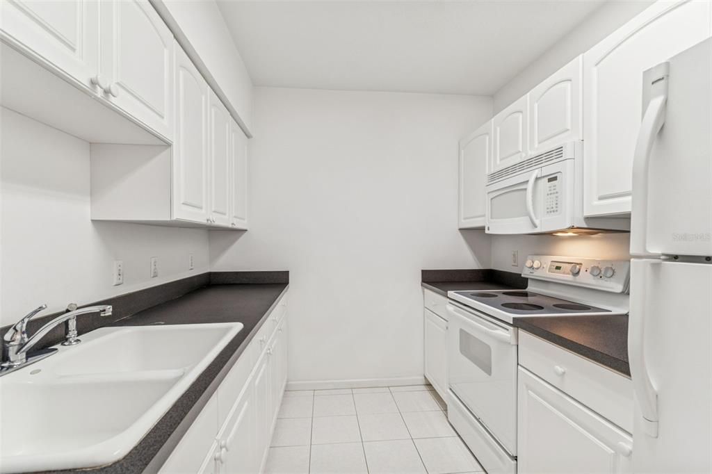 待售: $325,000 (2 贝兹, 2 浴室, 1274 平方英尺)