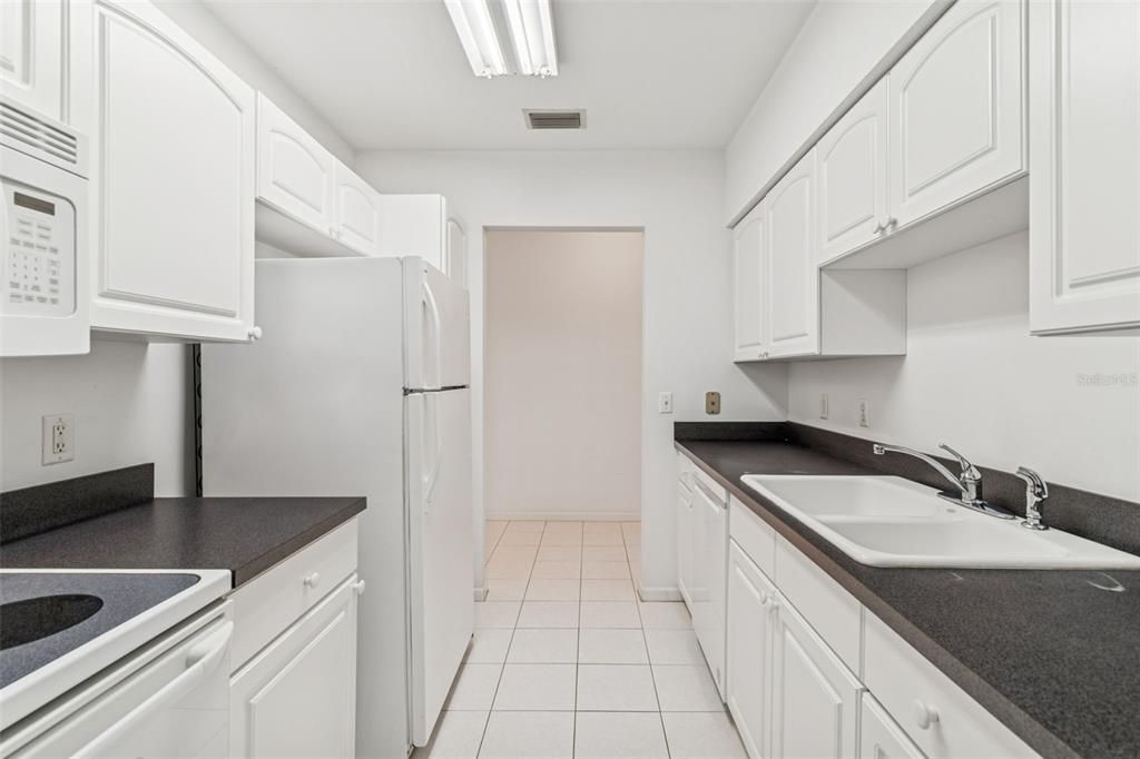 待售: $325,000 (2 贝兹, 2 浴室, 1274 平方英尺)