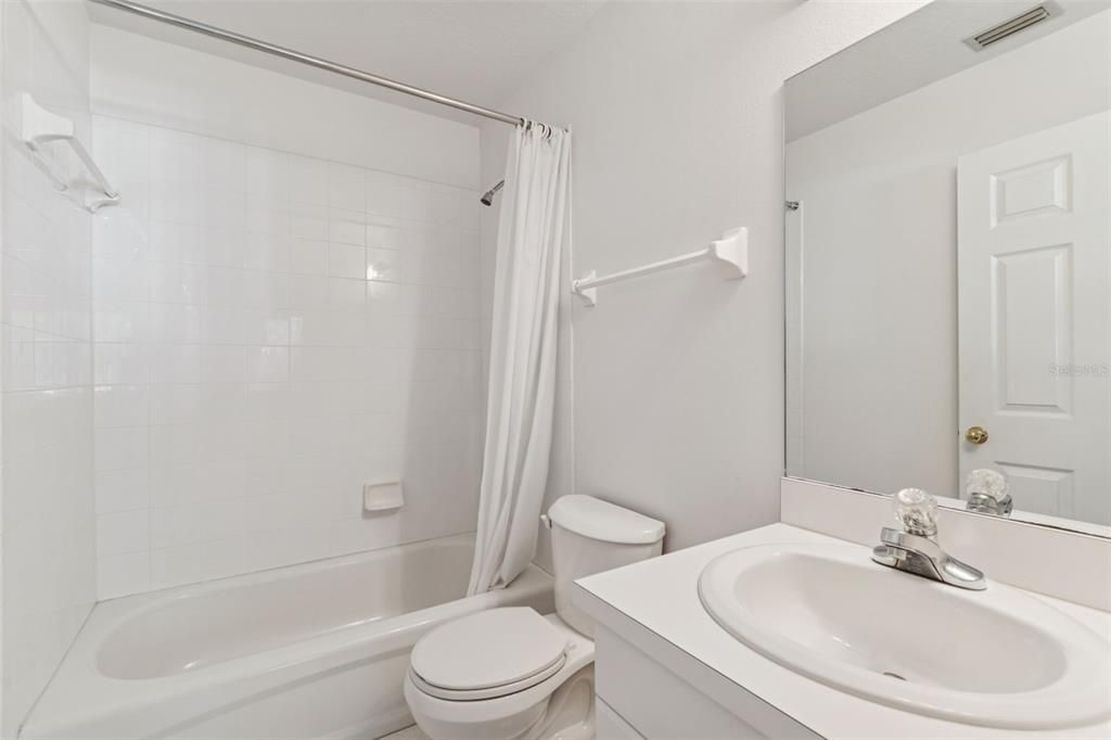 待售: $325,000 (2 贝兹, 2 浴室, 1274 平方英尺)