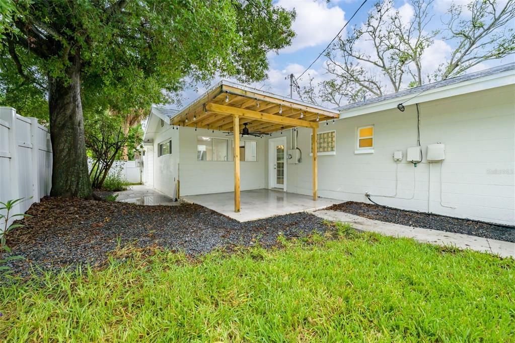 For Rent: $3,800 (4 beds, 2 baths, 1966 Square Feet)